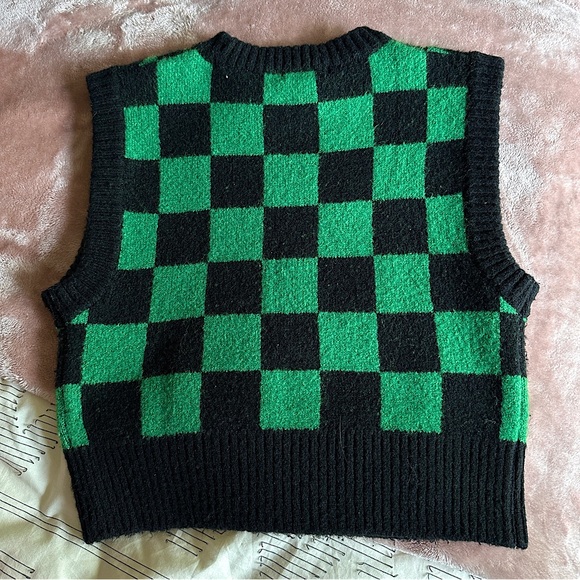 Trendy Checkered Forever 21 Cropped Sweater Vest - Picture 3 of 4